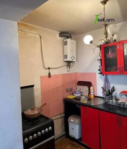 2 սենյականոց բնակարան Կոմիտասի պողոտայում, 55 ք.մ., 3/5 հարկ, կոսմետիկ վերանորոգում, քարե շենք