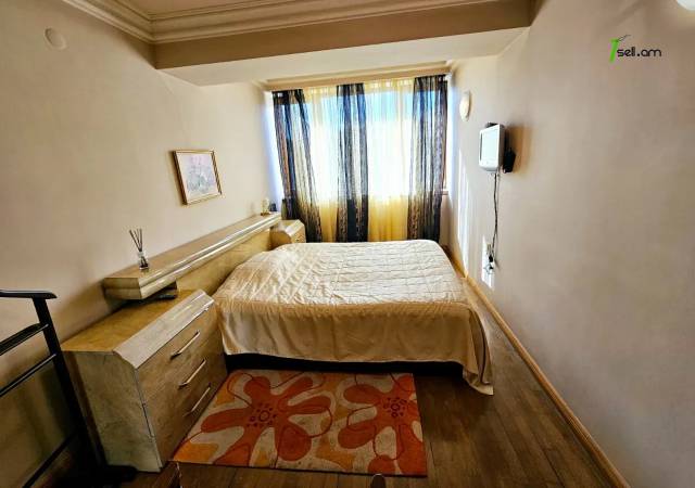 4 սենյականոց բնակարան Վարդանանց փողոցում, 140 ք.մ., 2 սանհանգույց, 5/10 հարկ, կապիտալ վերանորոգված