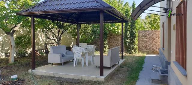 Երկու հարկանի քարե տուն Բագրևանդի փողոցում Նոր Նորքում, 250 ք.մ., 2 սանհանգույց, եվրովերանորոգված