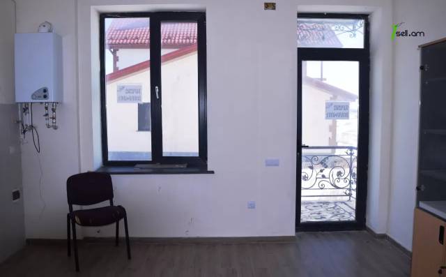Երկու հարկանի քարե տուն Գյումրիում, 180 ք.մ., 2 սանհանգույց, դիզայներական ոճով վերանորոգված