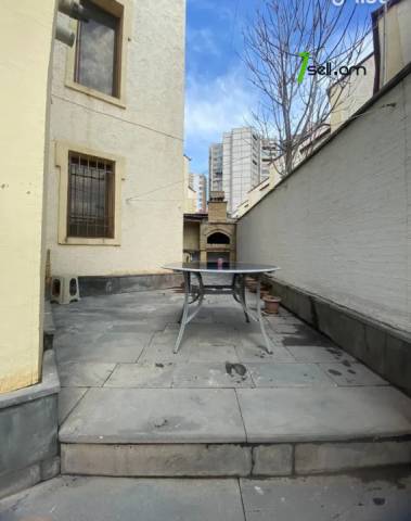 Երեք հարկանի տուն, Նորաշեն թաղամաս Աջափնյակում, 210 քմ, 2 սանհանգույց, եվրովերանորոգված