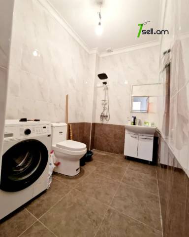 Երկու հարկանի քարե տուն 13-րդ փողոցում Զովունիում, 250 ք.մ., 2 սանհանգույց, եվրովերանորոգված