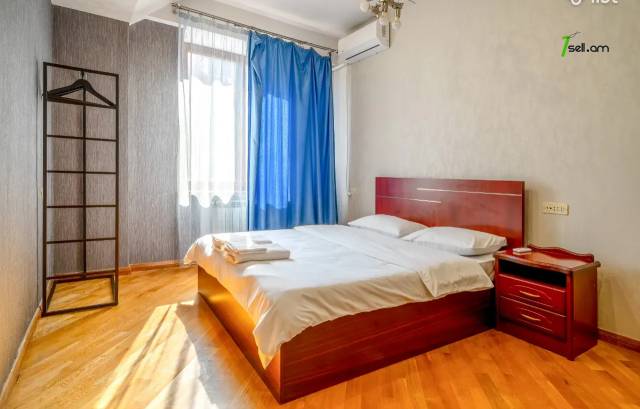 4 սենյականոց բնակարան նորակառույց շենքում Դեղատան փողոցում, 145 ք.մ., 2 սանհանգույց