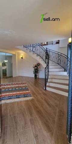 Երեք հարկանի քարե տուն Մելքումովի փողոցում Դավիթաշենում, 600 քմ, 3+ սանհանգույց, եվրովերանորոգված