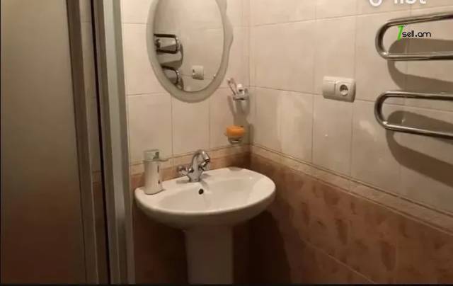 8 սենյականոց բնակարան Գյուրջյան փողոցում, 170 ք.մ., 2 սանհանգույց, դիզայներական ոճով վերանորոգված