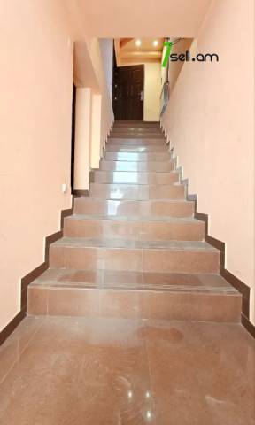 3 սենյականոց բնակարան Սունդուկյան փողոցում, 100 քմ, նախավերջին հարկ, 2 սանհանգույց