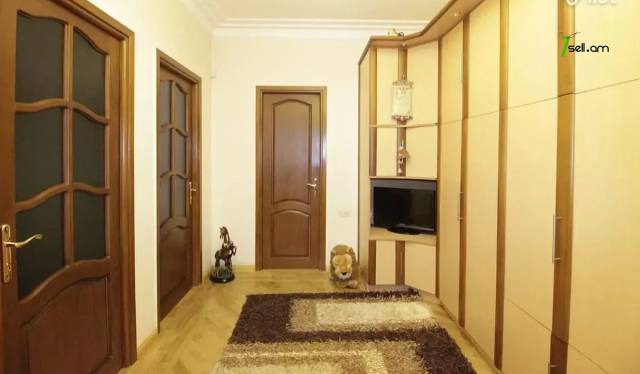 4 սենյականոց բնակարան Վարդանանց փողոցում, 113 ք.մ., 2 սանհանգույց, բարձր առաստաղներ, 2/5 հարկ