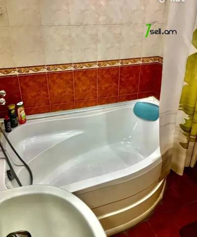 3 սենյականոց բնակարան Բաշինջաղյան փողոցում, 67 ք.մ., կապիտալ վերանորոգված