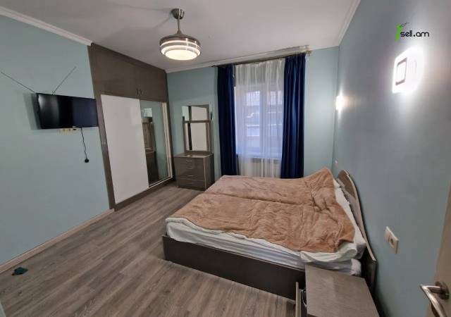 Երեք հարկանի քարե տուն Վարշավյան փողոցում Արաբկիրում, 630 քմ, 3+ սանհանգույց, կապիտալ վերանորոգված