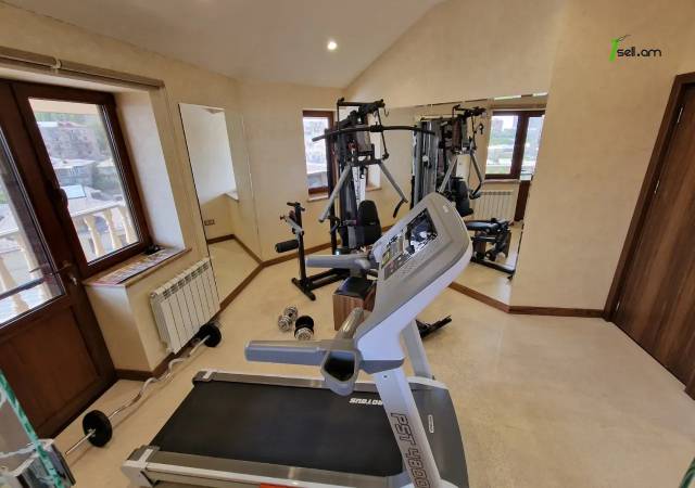 Ընդարձակ 5 սենյականոց բնակարան նորակառույց շենքում Անտառային փողոցում, 338 քմ, 3+ սանհանգույց