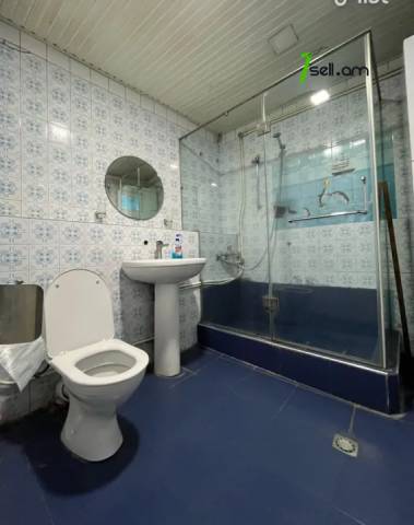 Երկու հարկանի քարե տուն Մարշալ Խուդյակովի փողոցում Ավանում, 286 ք.մ., 2 սանհանգույց