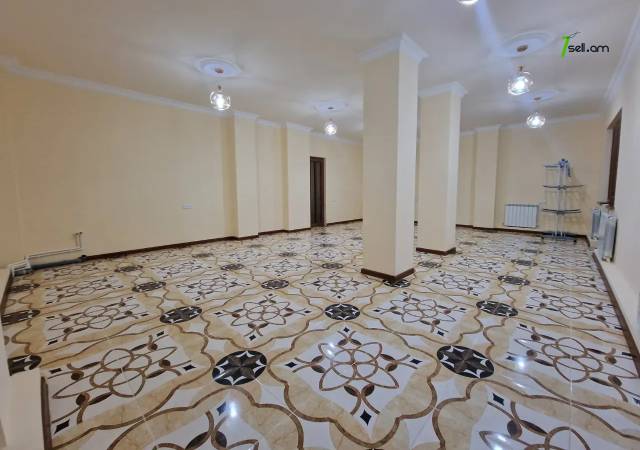 Երեք հարկանի քարե տուն Գաջեգործների փողոցում Էրեբունիում, 900 քմ, 2 սանհանգույց