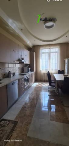 Երկու հարկանի տուն Պետրոս Դուրյանի փողոցում Ավանում, 330 քմ, 2 սանհանգույց, կապիտալ վերանորոգված