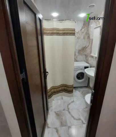 2 սենյականոց բնակարան Մարգարյան փողոցում, 50 քմ, նախավերջին հարկ, եվրովերանորոգված, քարե շենք