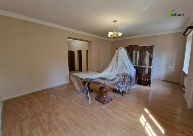 Երկու հարկանի քարե տուն Բաբայան փողոցում Արաբկիրում, 600 ք.մ., 3+ սանհանգույց, կապիտալ վերանորոգված