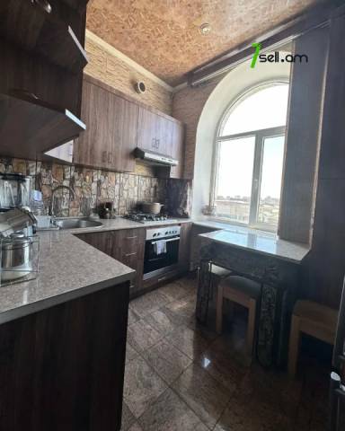 2 սենյականոց բնակարան Արշակունյաց պողոտայում, 62 ք.մ., բարձր առաստաղներ, կոսմետիկ վերանորոգում