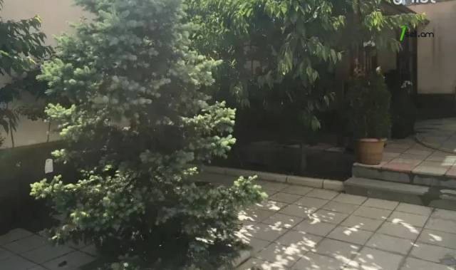 Երեք հարկանի քարե տուն, Davtashen 3rd Block Դավիթաշենում, 300 ք.մ., 3+ սանհանգույց