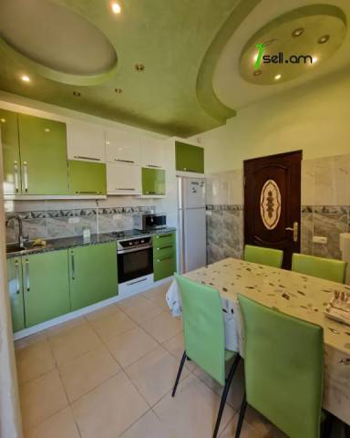 3 սենյականոց բնակարան նորակառույց շենքում Մարշալ Բաղրամյան պողոտայում, 130 ք.մ., 2 սանհանգույց