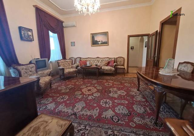 2 սենյականոց բնակարան Մարշալ Բաղրամյան պողոտայում, 67 ք.մ., կապիտալ վերանորոգված, քարե շենք