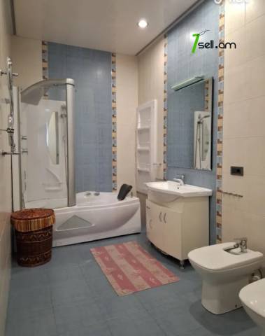 Ընդարձակ 3 սենյականոց բնակարան նորակառույց շենքում Ամիրյան փողոցում, 160 քմ, 9/12 հարկ