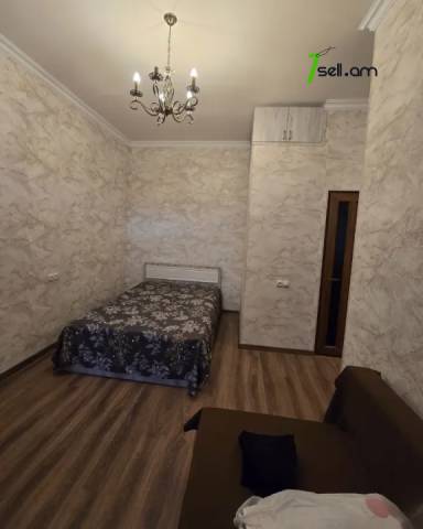 1 սենյականոց բնակարան Մեսրոպ Մաշտոցի պողոտայում, 36 քմ, 1/4 հարկ, եվրովերանորոգված, քարե շենք