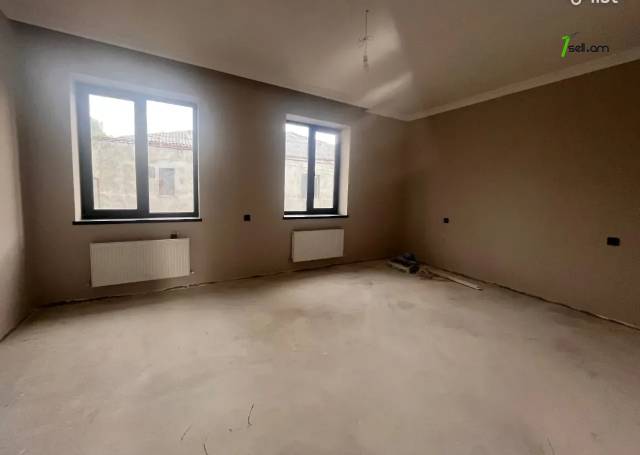 Երկու հարկանի տուն Առինջ 21-րդ փողոցում Առինջում, 12 քմ, 2 սանհանգույց, մասնակի վերանորոգում