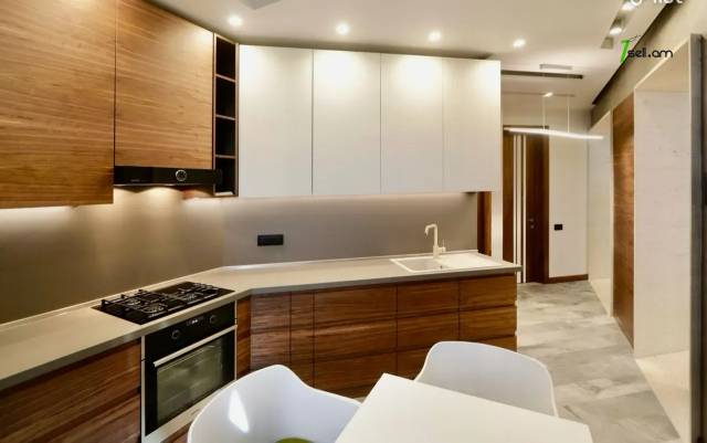 3 սենյականոց բնակարան Ազատության պողոտայում, 110 քմ, 2 սանհանգույց, բարձր առաստաղներ