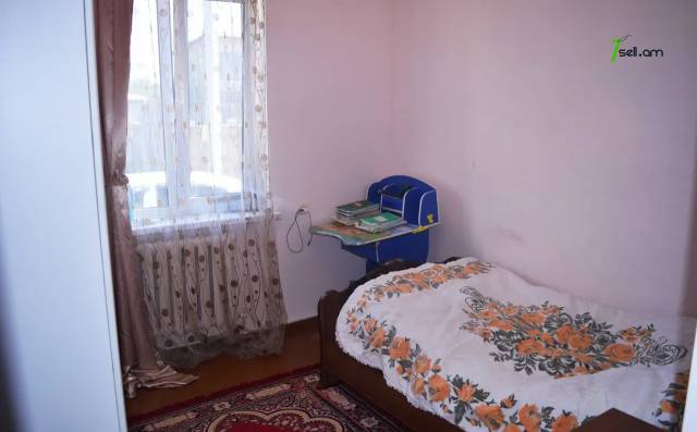 Երկու հարկանի քարե տուն, Վ. Սարգսյան 2-րդ թաղամաս Գյումրիում, 213 ք.մ., 2 սանհանգույց