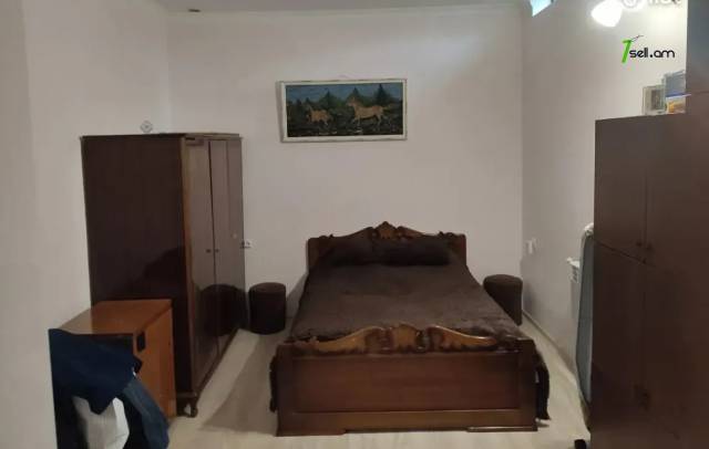 Մեկ հարկանի քարե տուն Խորենացու փողոցում Էրեբունիում, 90 քմ, կոսմետիկ վերանորոգում