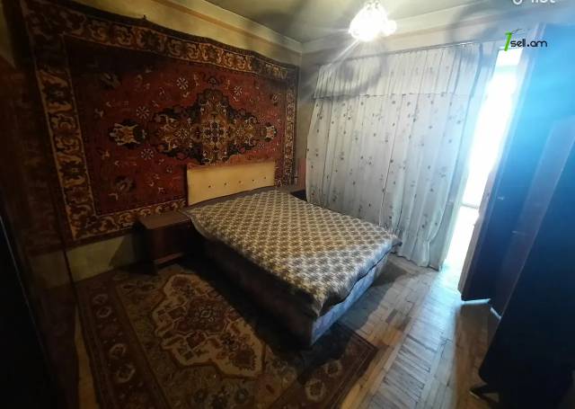 4 սենյականոց բնակարան Վիկտոր Համբարձումյան փողոցում, 94 քմ, քարե շենք