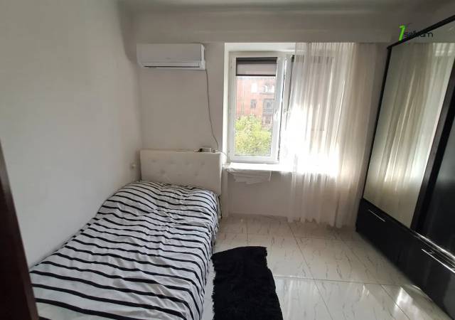 2 սենյականոց բնակարան Մեսրոպ Մաշտոցի պողոտայում, 45 ք.մ., 3/5 հարկ, եվրովերանորոգված, քարե շենք