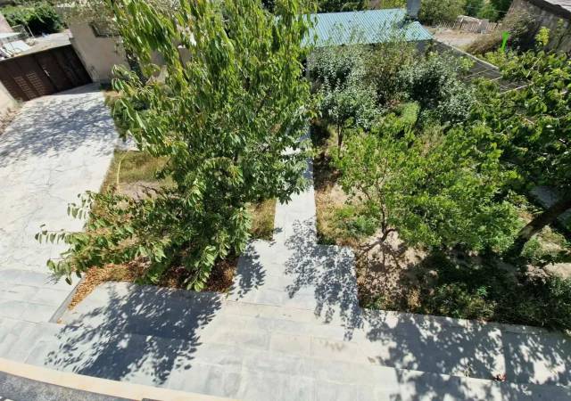 Երկու հարկանի քարե տուն Լուկաշինի փողոցում Աջափնյակում, 300 ք.մ., 3+ սանհանգույց