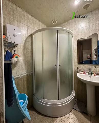 4 սենյականոց բնակարան, Նորաշեն թաղամաս, 98 քմ, 4/16 հարկ, եվրովերանորոգված, քարե շենք