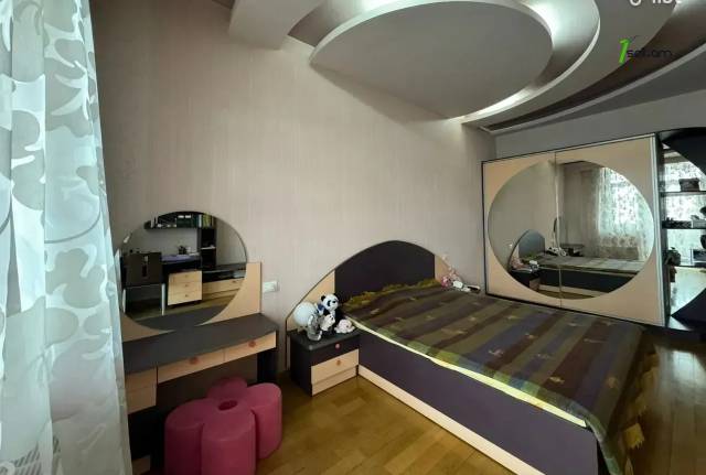 4 սենյականոց բնակարան նորակառույց շենքում Դերենիկ Դեմիրճյանի փողոցում, 181 քմ, 4/11 հարկ