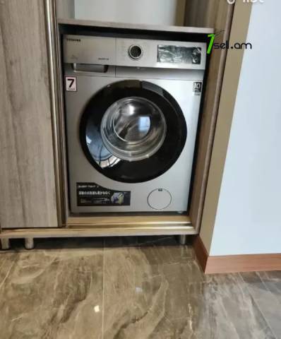 4 սենյականոց բնակարան նորակառույց շենքում Ձորափի փողոցում, 130 ք.մ., 2 սանհանգույց, բարձր առաստաղներ