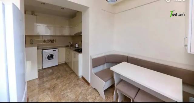 2 սենյականոց բնակարան, Komitas Ave, 48 քմ, 3/5 հարկ, կապիտալ վերանորոգված, քարե շենք