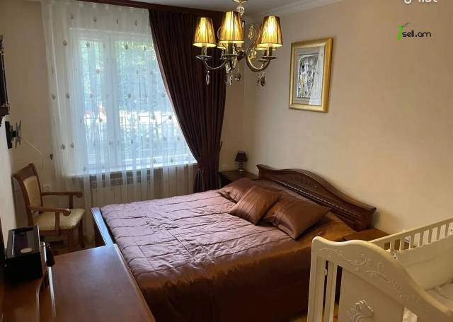 4 սենյականոց բնակարան, Սայաթ-Նովա թաղամաս, 100 քմ, 1/9 հարկ, 2 սանհանգույց, կոսմետիկ վերանորոգում