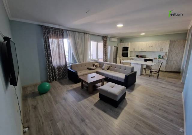 Երեք հարկանի քարե տուն Վարշավյան փողոցում Արաբկիրում, 630 քմ, 3+ սանհանգույց, կապիտալ վերանորոգված