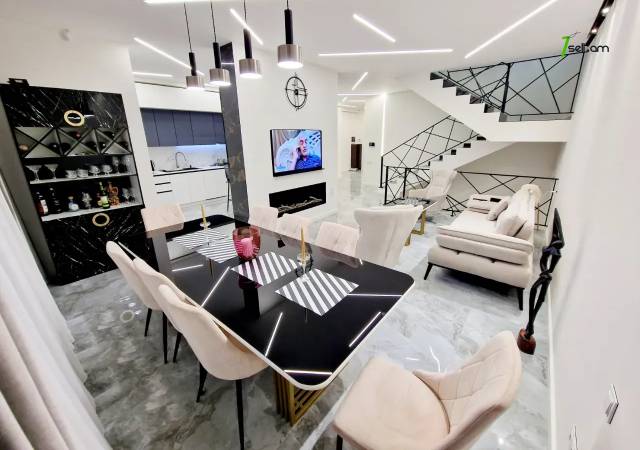 Երեք հարկանի թաունհաուզ, Դուրյան թաղամաս Ավանում, 330 քմ, 3+ սանհանգույց