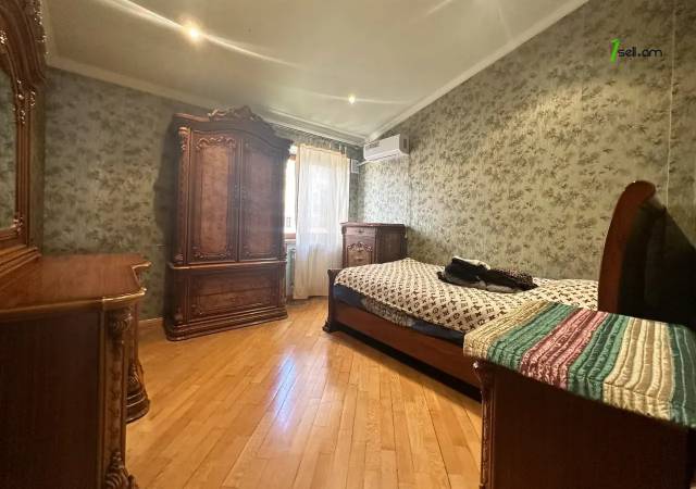 5 սենյականոց բնակարան Մհեր Մկրտչյան փողոցում, 210 քմ, նախավերջին հարկ, 2 սանհանգույց