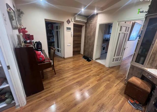 4 սենյականոց բնակարան Էրեբունիում, 100 քմ, 2/5 հարկ, եվրովերանորոգված, քարե շենք