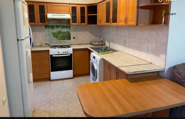 2 սենյականոց բնակարան Կոմիտասի պողոտայում, 60 քմ, բարձր առաստաղներ, կապիտալ վերանորոգված, քարե շենք