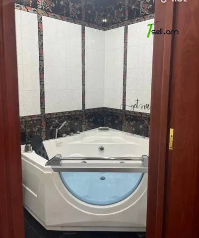 3 սենյականոց բնակարան նորակառույց շենքում Արամի փողոցում, 143 քմ, 4/13 հարկ, 2 սանհանգույց