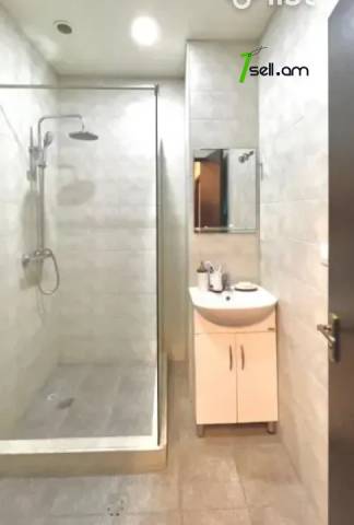 3 սենյականոց բնակարան նորակառույց շենքում Նիկողայոս Ադոնցի փողոցում, 110 ք.մ., 2 սանհանգույց