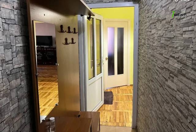 3 սենյականոց բնակարան Նելսոն Ստեփանյան փողոցում, 78 քմ, 5/9 հարկ, կապիտալ վերանորոգված