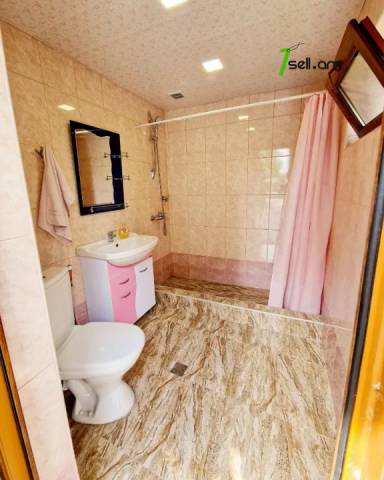 Երկու հարկանի քարե տուն Միչուրինի փողոցում Էրեբունիում, 380 ք.մ., 3+ սանհանգույց, եվրովերանորոգված