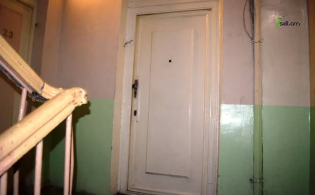 2 սենյականոց բնակարան Սայաթ-Նովա փողոցում, 40 քմ, բարձր առաստաղներ, կոսմետիկ վերանորոգում, քարե շենք