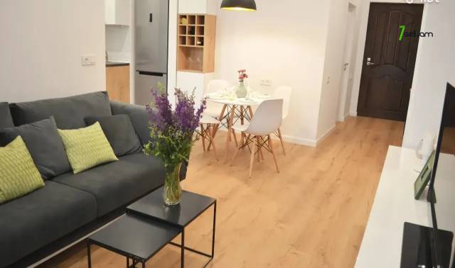 2 սենյականոց բնակարան նորակառույց շենքում Մաշտոցի պողոտայում, 47 ք.մ., բարձր առաստաղներ