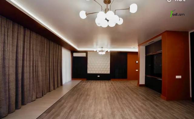 4 սենյականոց բնակարան Նալբանդյան փողոցում, 144 քմ, 2 սանհանգույց, բարձր առաստաղներ