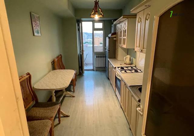 3 սենյականոց բնակարան Ամիրյան փողոցում, 100 ք.մ., 12/16 հարկ, 2 սանհանգույց, կոսմետիկ վերանորոգում